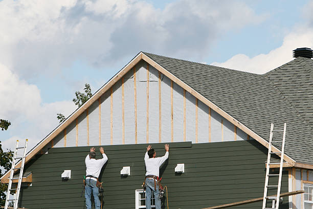 Professional Vinyl Siding technician working in Glen Cove, NY